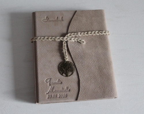 Stammbuch "Baum" aus taupe farbigem Büffelleder, DIN A5